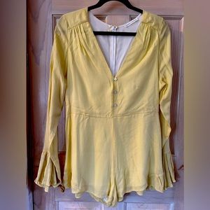 Honey Punch Off the Record Romper in Pale Yellow. Women’s Large